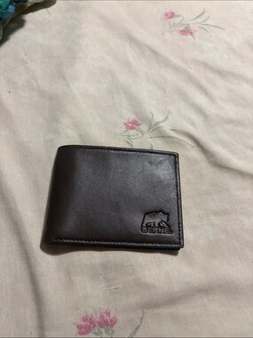 BERNE Brown Bi-Fold Wallet – Excellent Condition